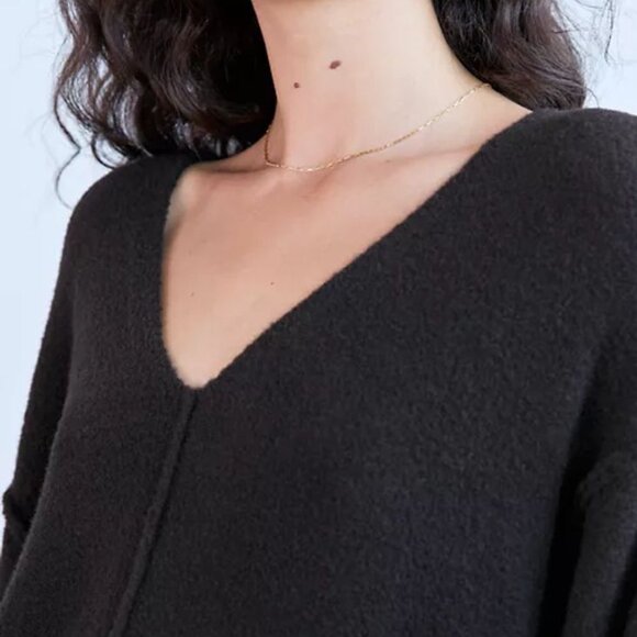 Wilfred Free Relaxed Chenille V-Neck Sweater - Black Aritzia - Picture 3 of 3